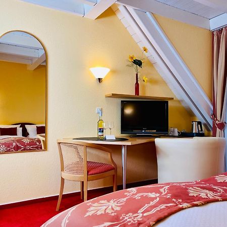 Hotel Im Winkel Appartements Und Zimmer ランゲナルゲン エクステリア 写真